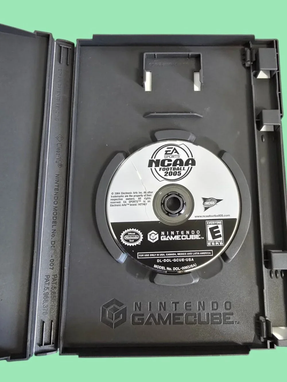 NCAA Football 2005 (Nintendo GameCube, 2004) Disk & Case